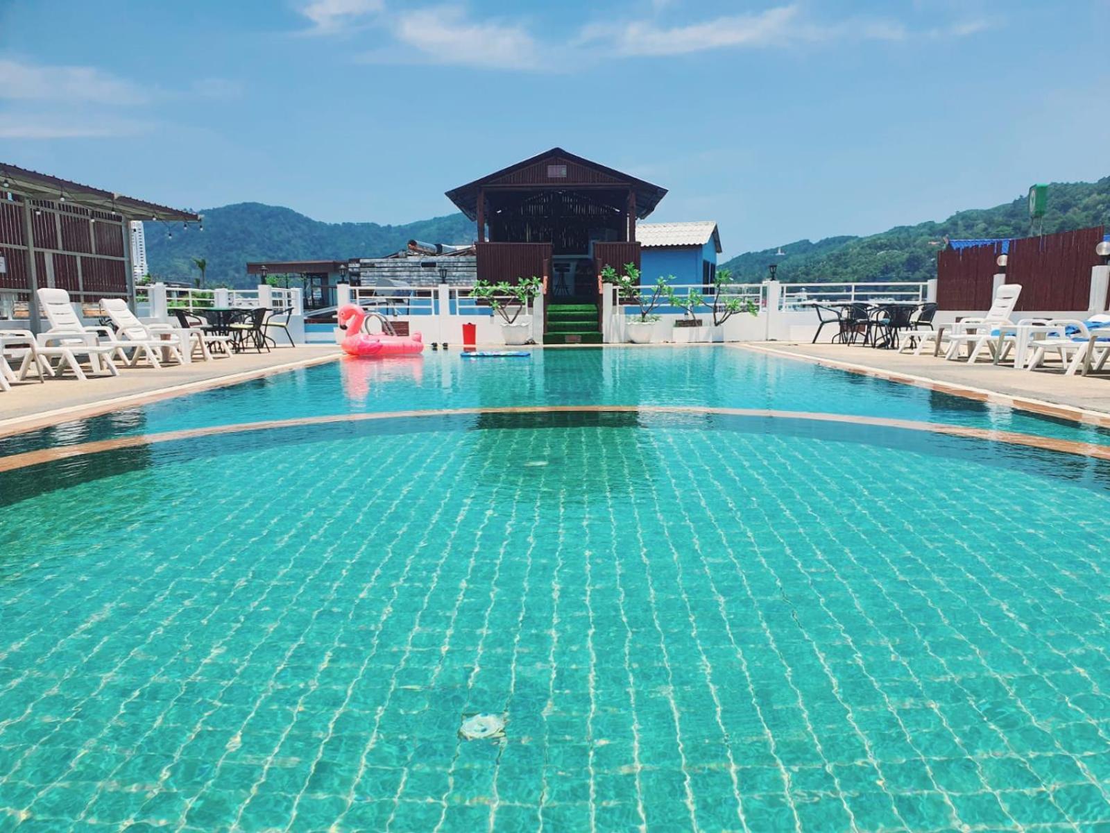 Issara Patong Beach Extérieur photo