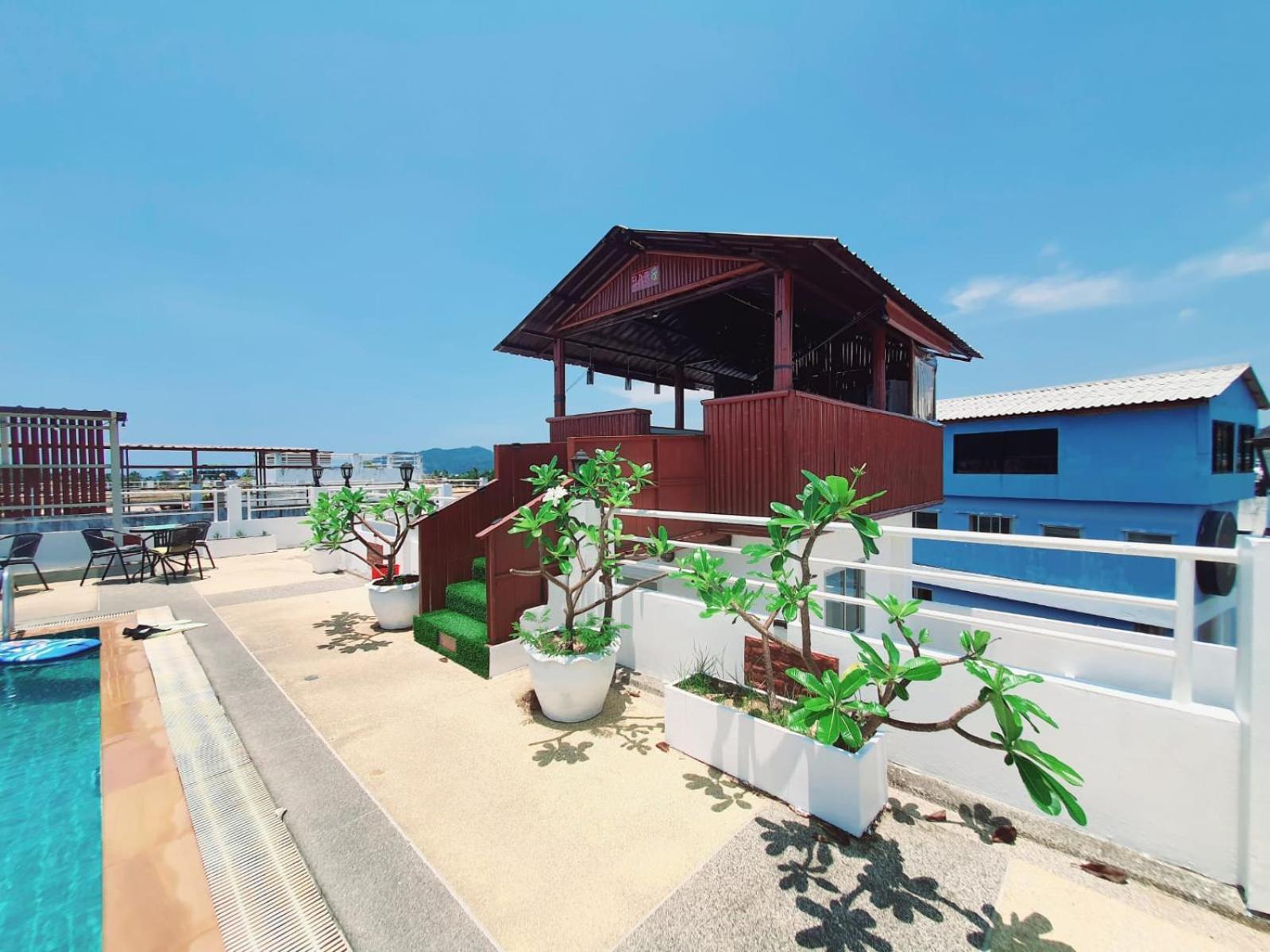 Issara Patong Beach Extérieur photo