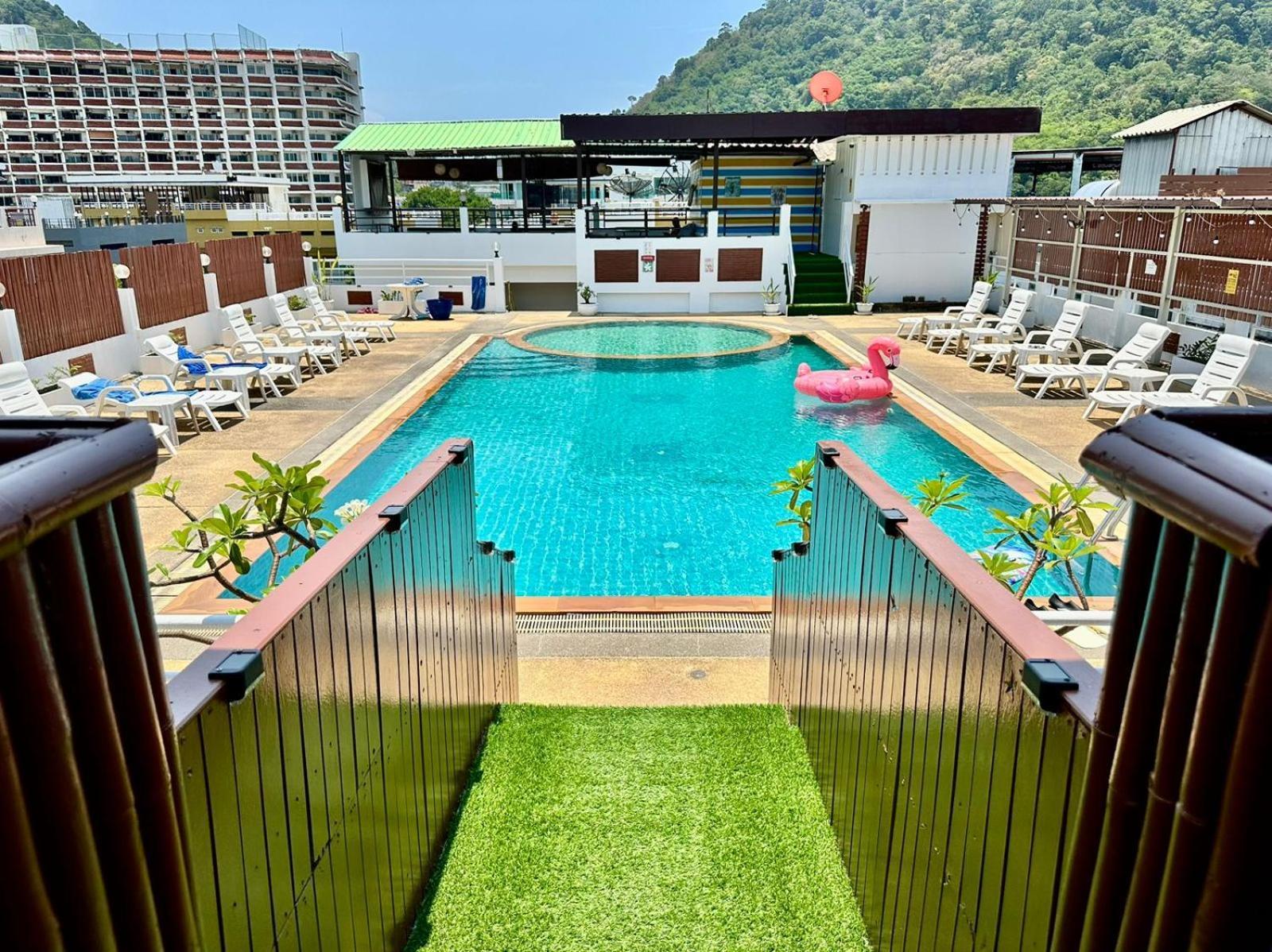 Issara Patong Beach Extérieur photo