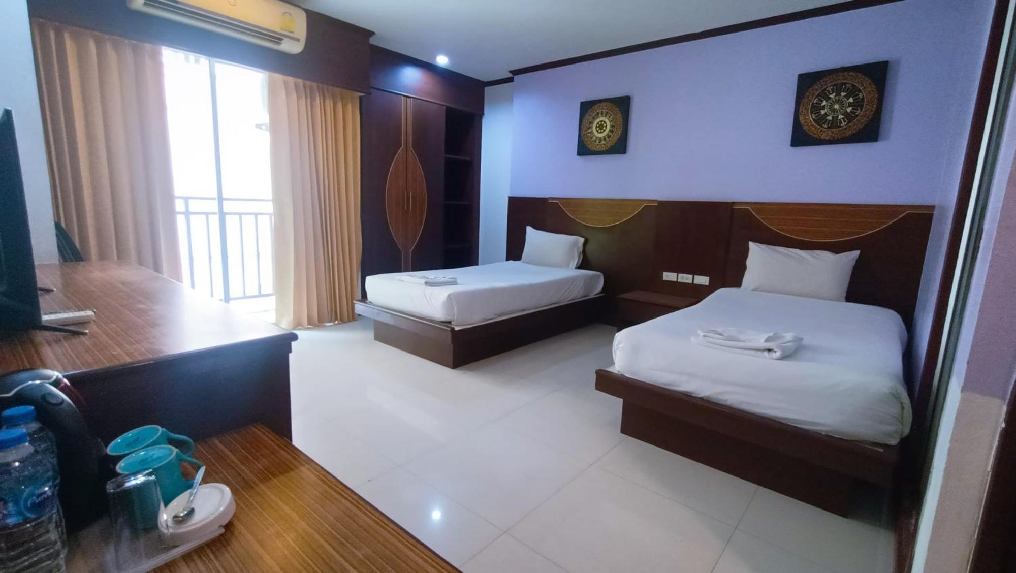 Issara Patong Beach Extérieur photo