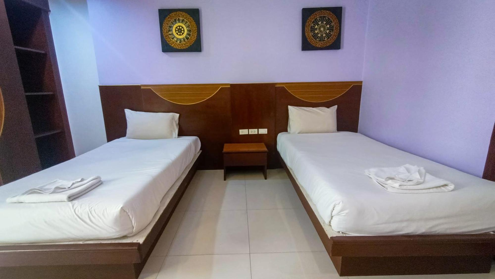 Issara Patong Beach Extérieur photo