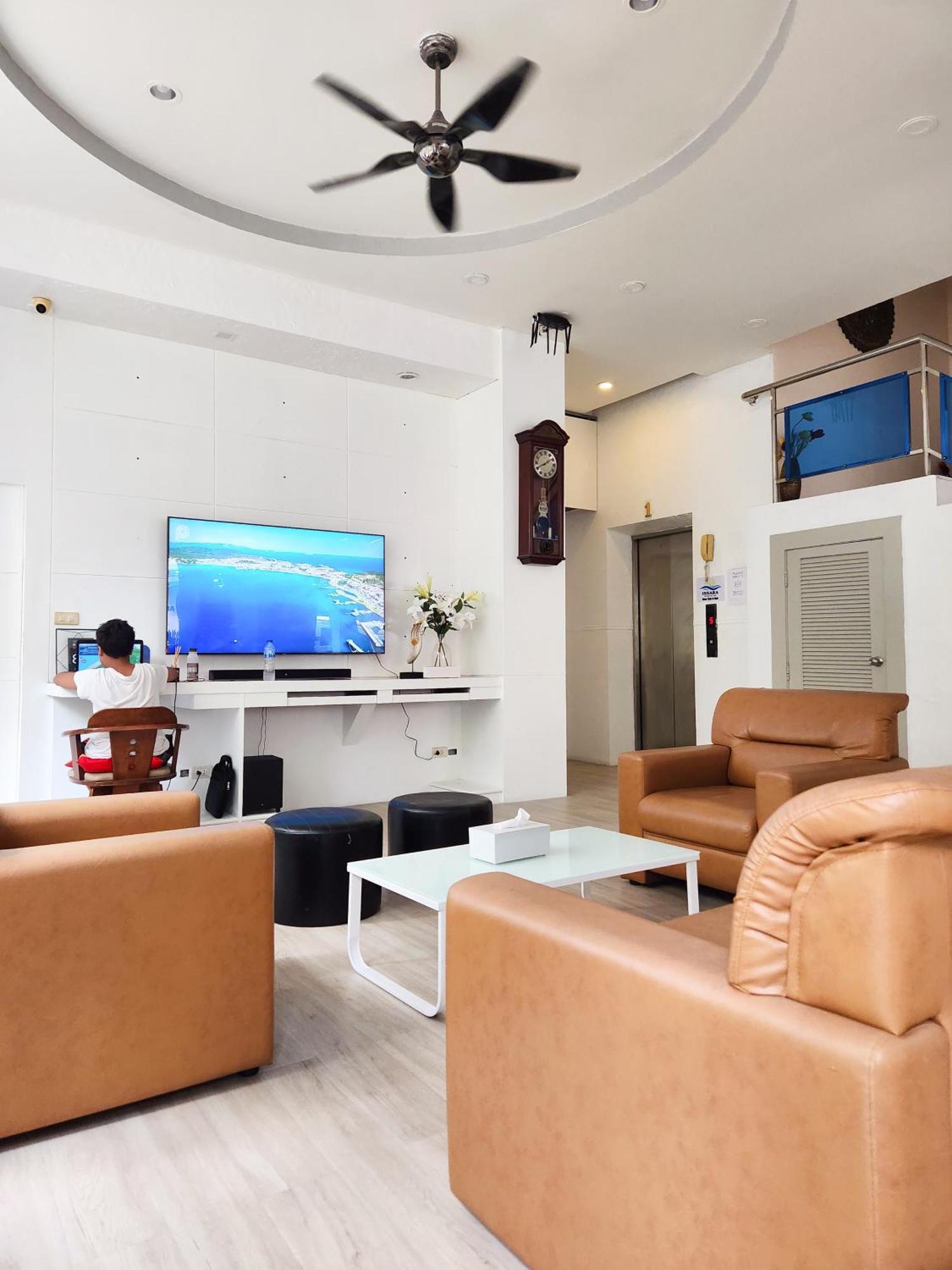 Issara Patong Beach Extérieur photo